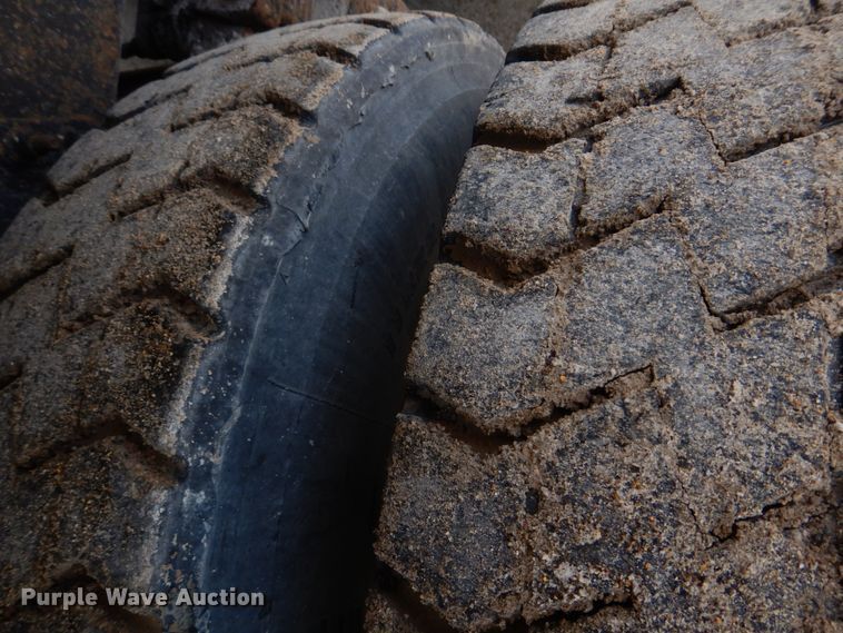 image for item IM9660 2004 International 7600  dump truck