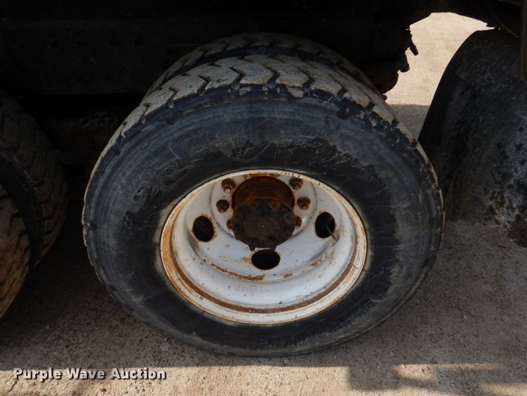 image for item IM9660 2004 International 7600  dump truck