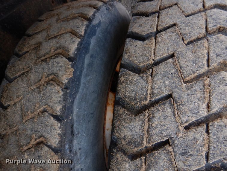 image for item IM9660 2004 International 7600  dump truck