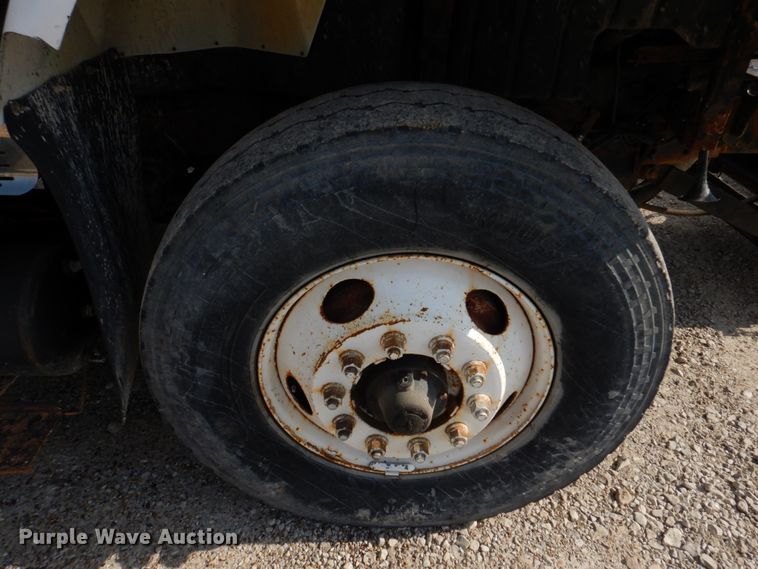 image for item IM9660 2004 International 7600  dump truck