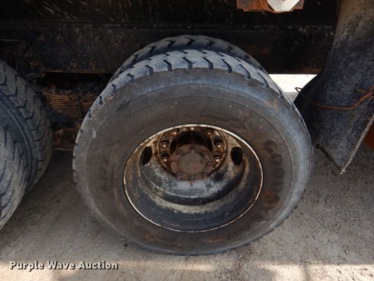 image for item IM9660 2004 International 7600  dump truck