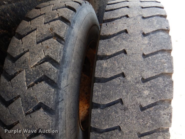 image for item IM9660 2004 International 7600  dump truck