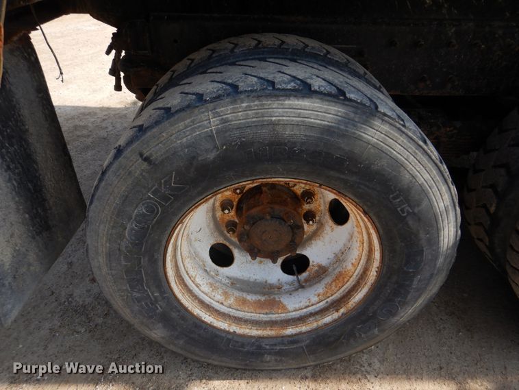 image for item IM9660 2004 International 7600  dump truck