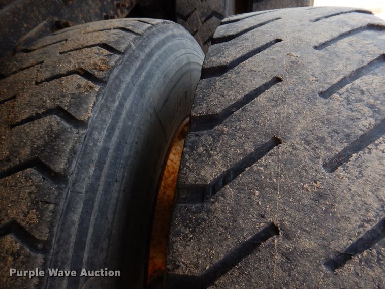 image for item IM9660 2004 International 7600  dump truck