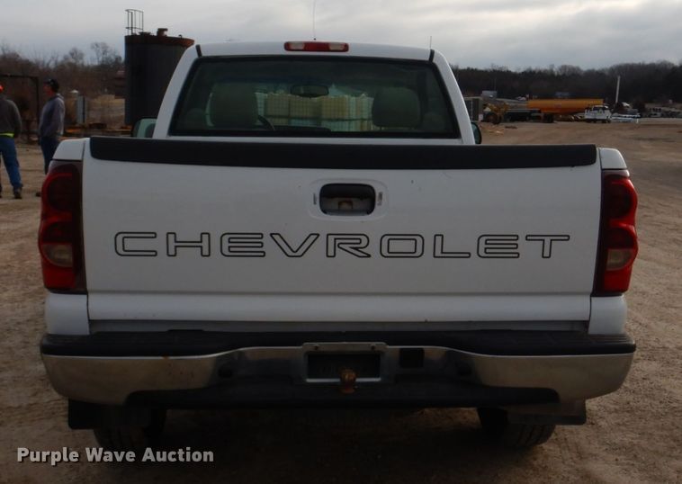 image for item IM9662 2003 Chevrolet Silverado 1500  pickup truck