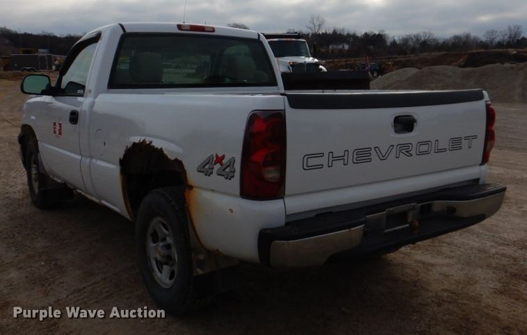image for item IM9662 2003 Chevrolet Silverado 1500  pickup truck
