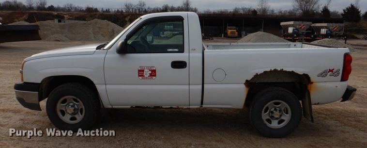 image for item IM9662 2003 Chevrolet Silverado 1500  pickup truck