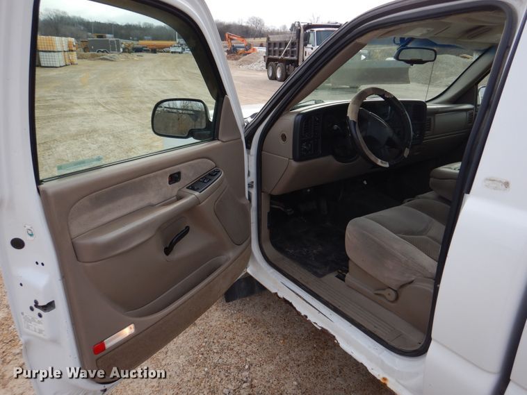 image for item IM9662 2003 Chevrolet Silverado 1500  pickup truck