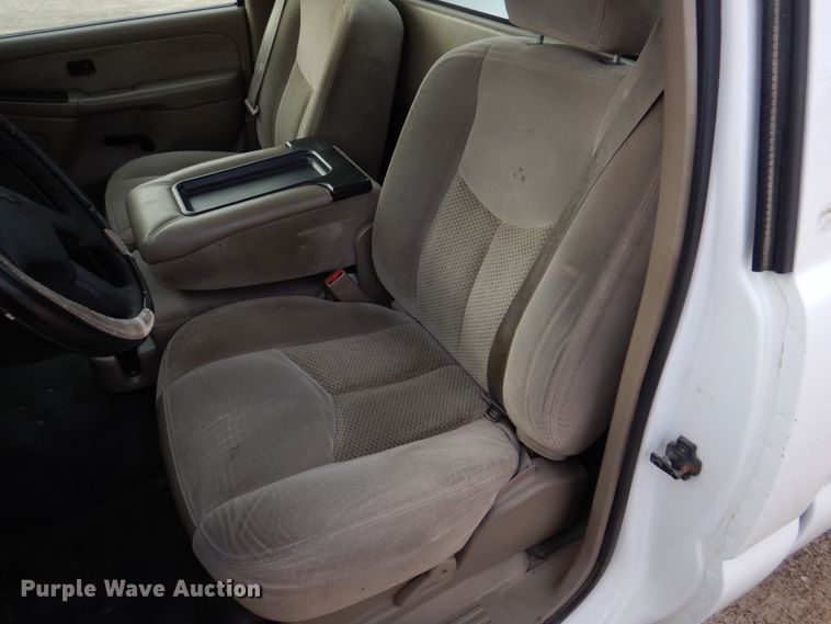 image for item IM9662 2003 Chevrolet Silverado 1500  pickup truck