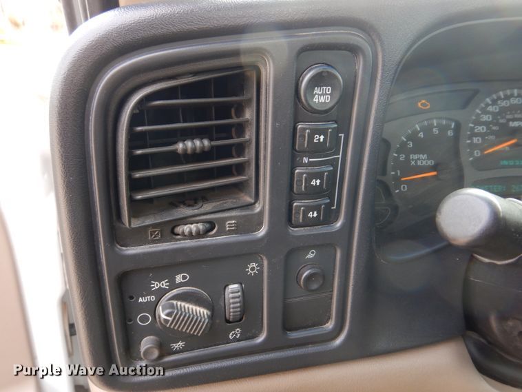 image for item IM9662 2003 Chevrolet Silverado 1500  pickup truck