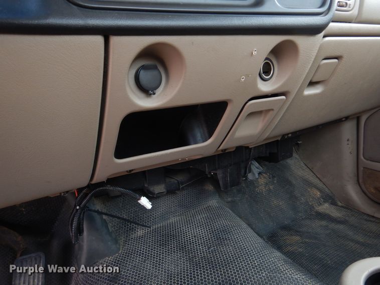 image for item IM9662 2003 Chevrolet Silverado 1500  pickup truck