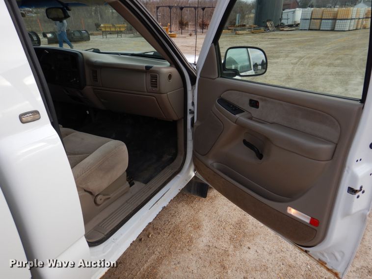 image for item IM9662 2003 Chevrolet Silverado 1500  pickup truck