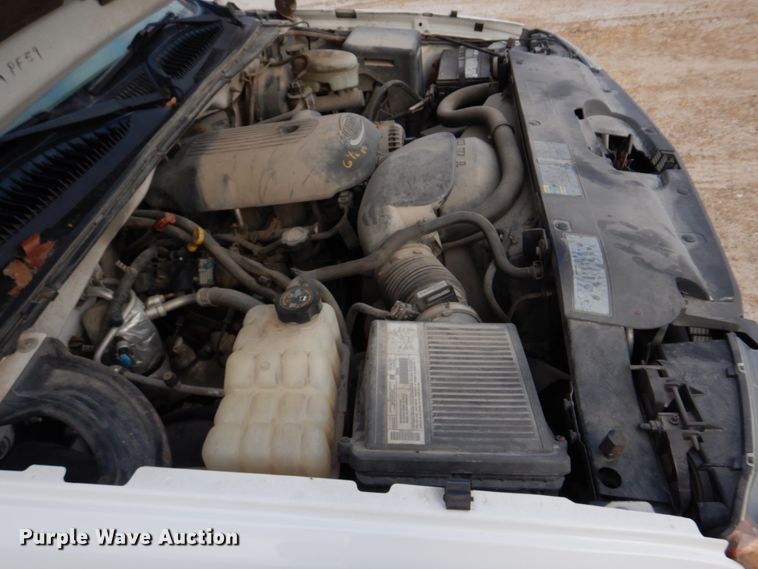 image for item IM9662 2003 Chevrolet Silverado 1500  pickup truck