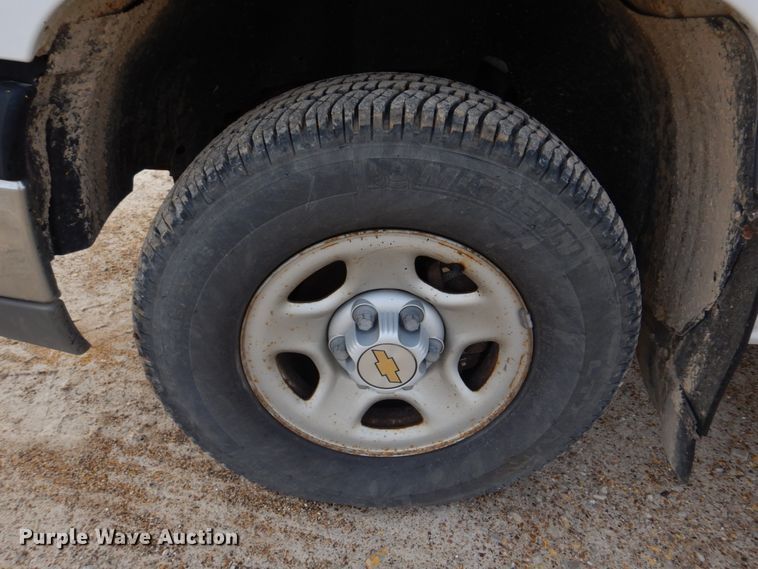 image for item IM9662 2003 Chevrolet Silverado 1500  pickup truck