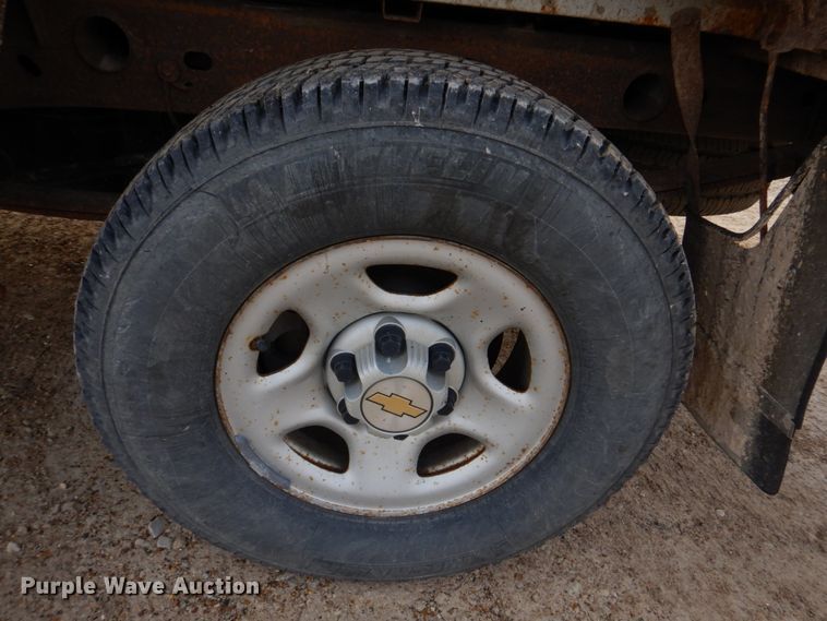 image for item IM9662 2003 Chevrolet Silverado 1500  pickup truck