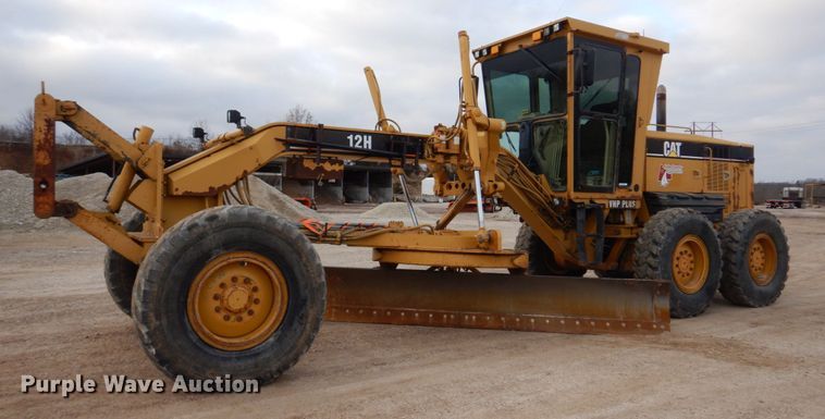 image for item IM9663 2005 Caterpillar 12H  motor grader