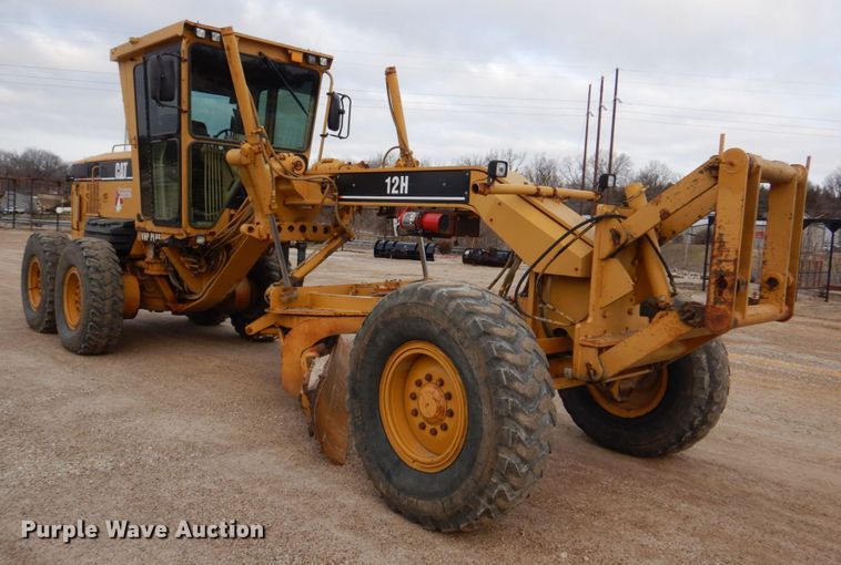 image for item IM9663 2005 Caterpillar 12H  motor grader