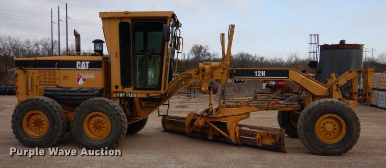 image for item IM9663 2005 Caterpillar 12H  motor grader