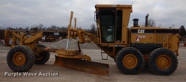 image for item IM9663 2005 Caterpillar 12H  motor grader