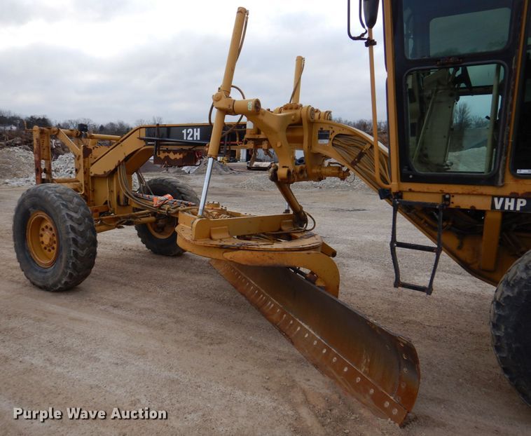 image for item IM9663 2005 Caterpillar 12H  motor grader