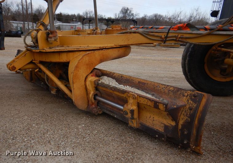 image for item IM9663 2005 Caterpillar 12H  motor grader