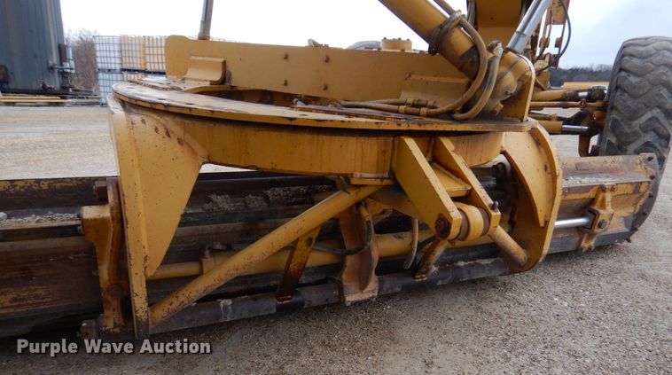 image for item IM9663 2005 Caterpillar 12H  motor grader