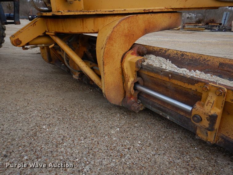 image for item IM9663 2005 Caterpillar 12H  motor grader