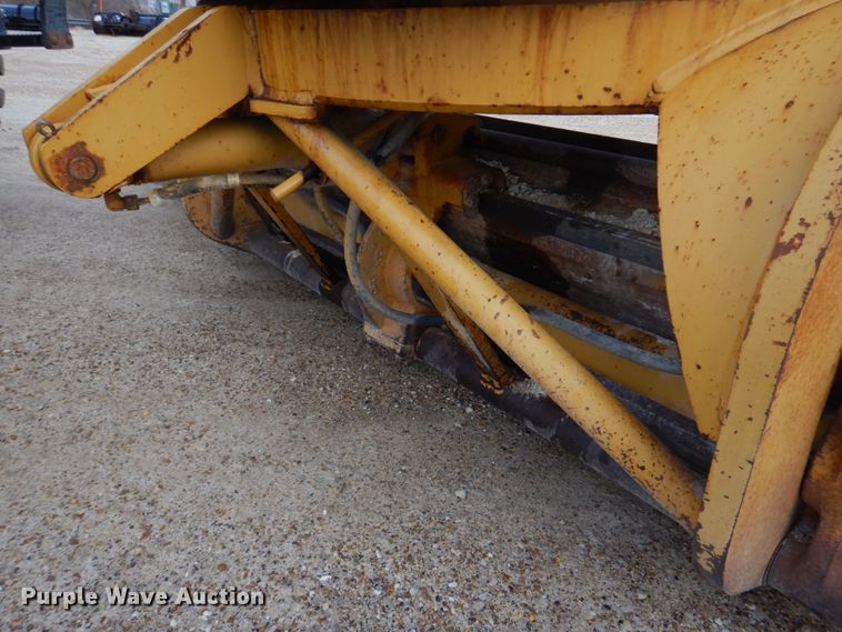 image for item IM9663 2005 Caterpillar 12H  motor grader