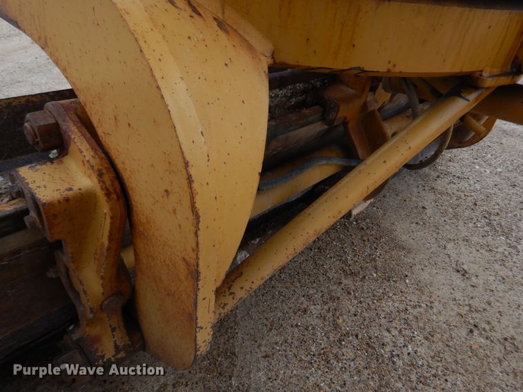 image for item IM9663 2005 Caterpillar 12H  motor grader