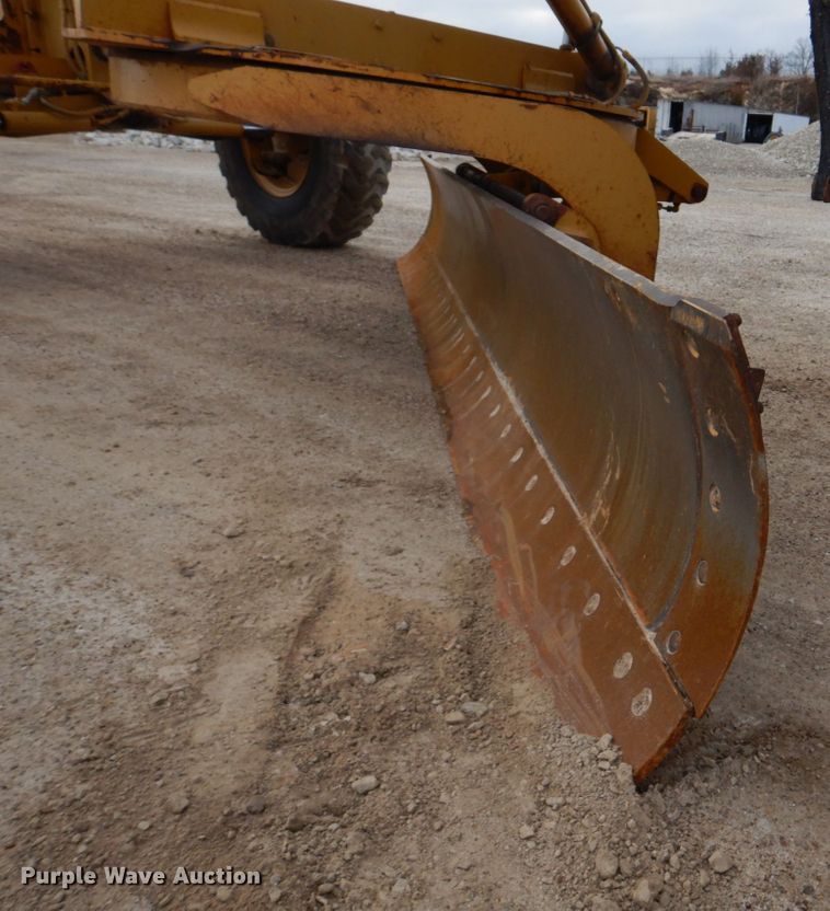 image for item IM9663 2005 Caterpillar 12H  motor grader