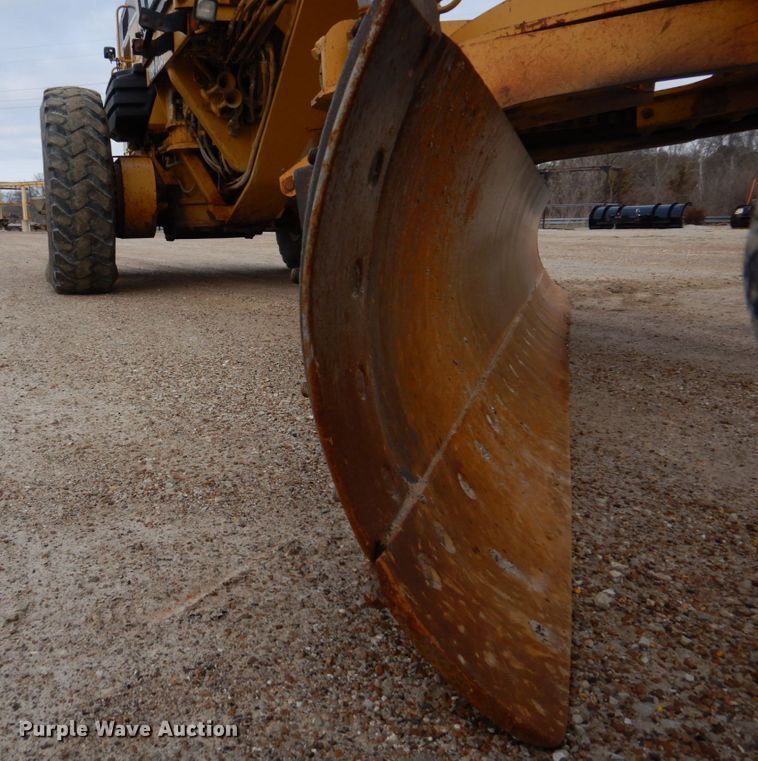 image for item IM9663 2005 Caterpillar 12H  motor grader