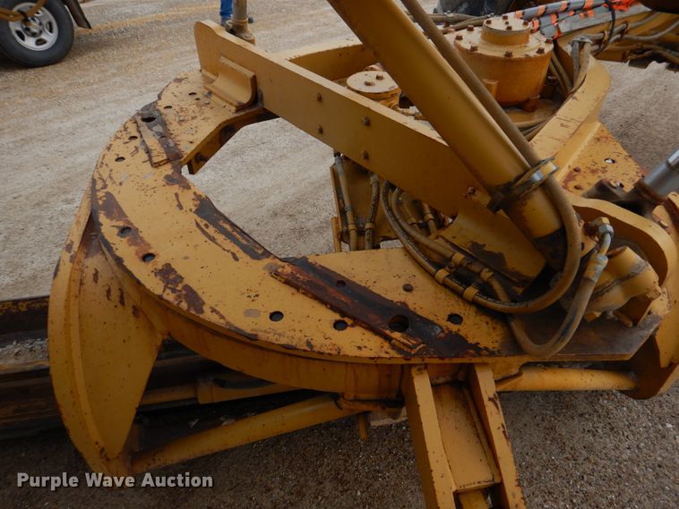 image for item IM9663 2005 Caterpillar 12H  motor grader