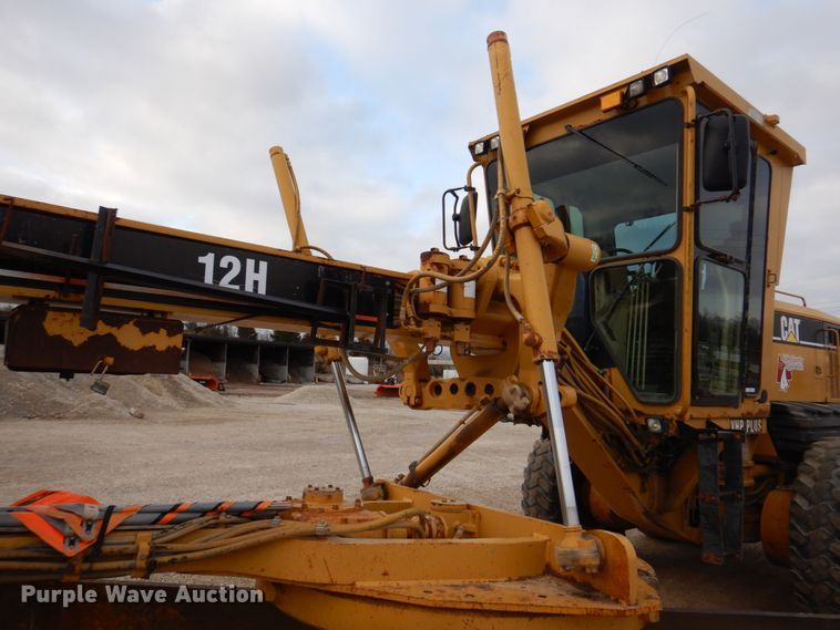 image for item IM9663 2005 Caterpillar 12H  motor grader