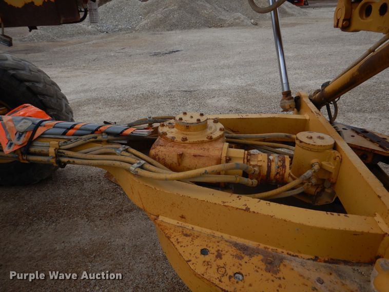 image for item IM9663 2005 Caterpillar 12H  motor grader