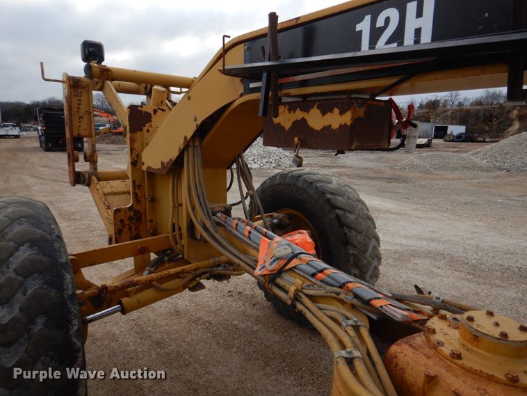 image for item IM9663 2005 Caterpillar 12H  motor grader