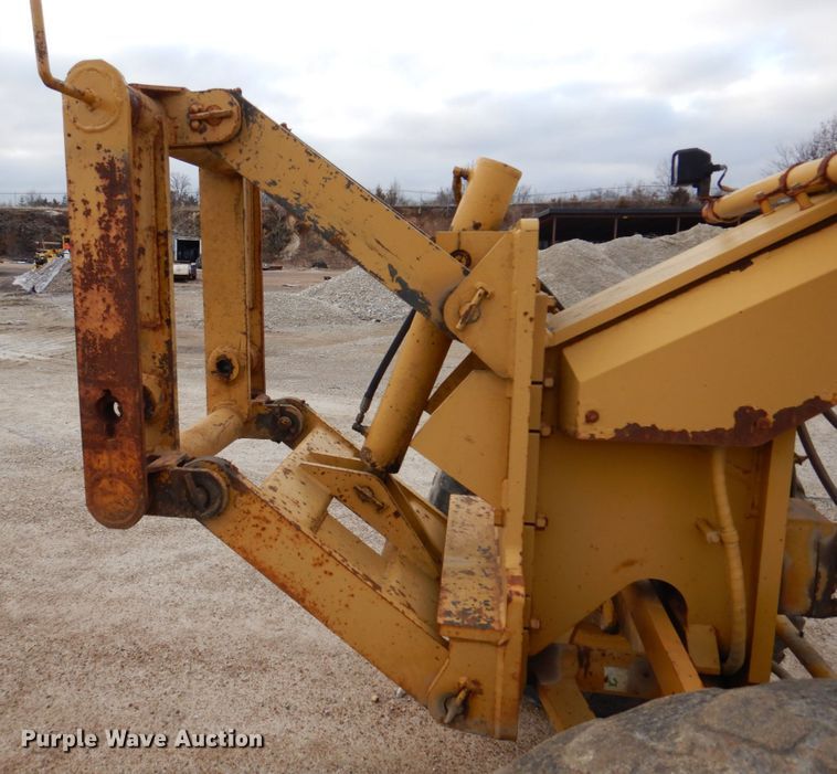 image for item IM9663 2005 Caterpillar 12H  motor grader