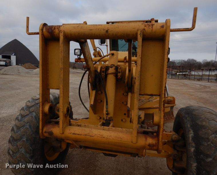 image for item IM9663 2005 Caterpillar 12H  motor grader