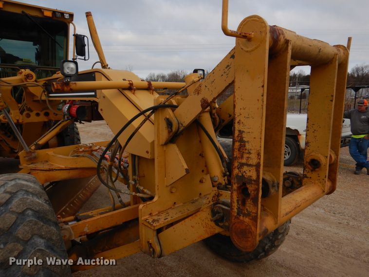 image for item IM9663 2005 Caterpillar 12H  motor grader