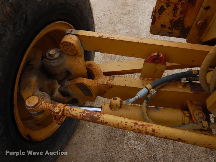 image for item IM9663 2005 Caterpillar 12H  motor grader