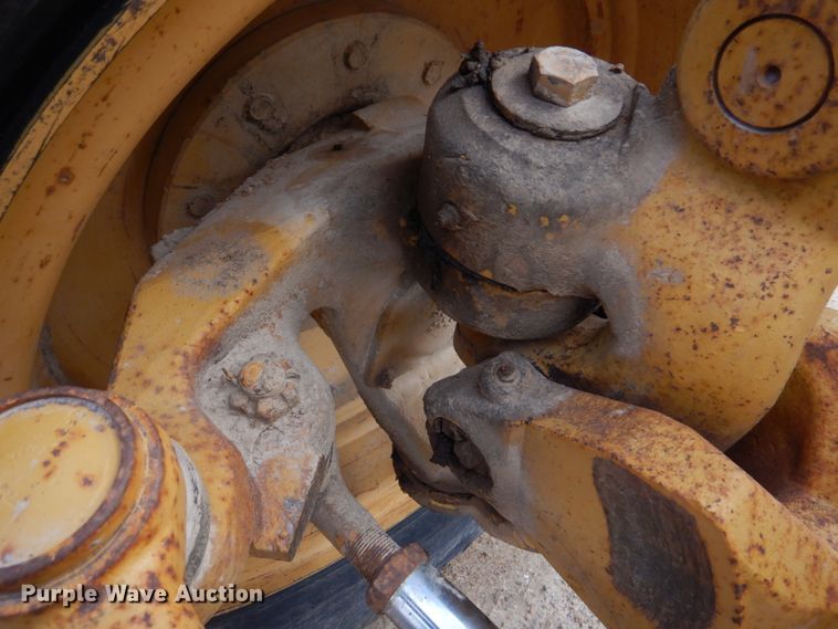 image for item IM9663 2005 Caterpillar 12H  motor grader