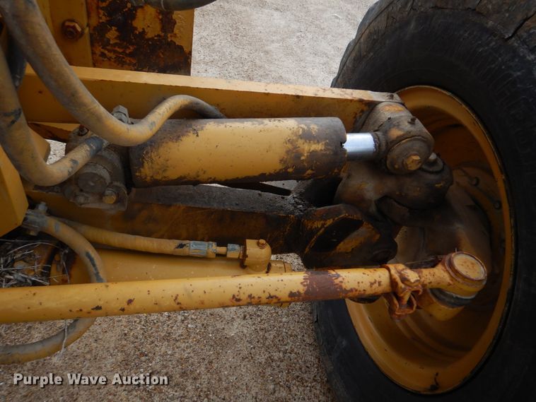 image for item IM9663 2005 Caterpillar 12H  motor grader