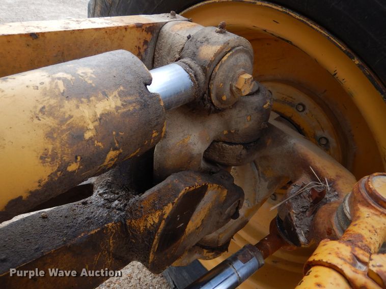 image for item IM9663 2005 Caterpillar 12H  motor grader