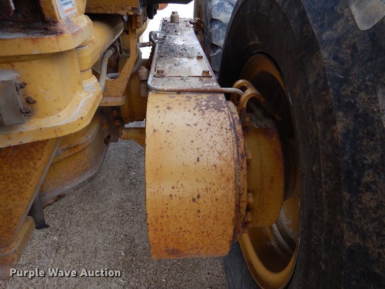 image for item IM9663 2005 Caterpillar 12H  motor grader