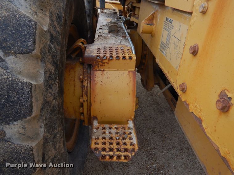 image for item IM9663 2005 Caterpillar 12H  motor grader