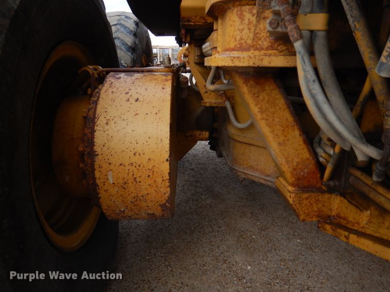 image for item IM9663 2005 Caterpillar 12H  motor grader