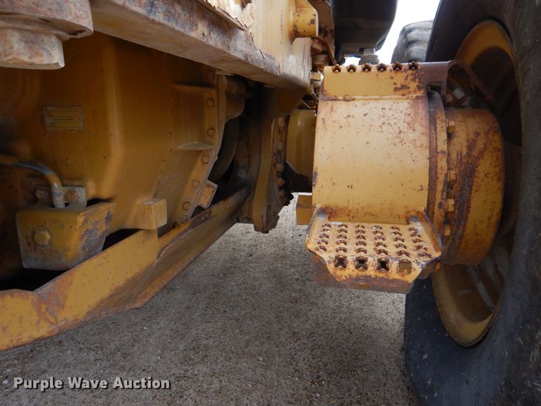 image for item IM9663 2005 Caterpillar 12H  motor grader