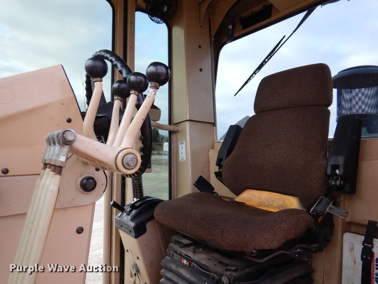 image for item IM9663 2005 Caterpillar 12H  motor grader