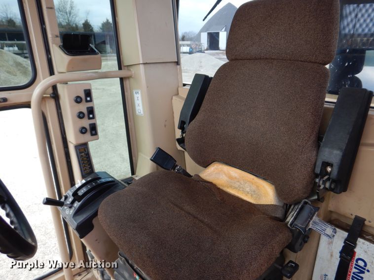 image for item IM9663 2005 Caterpillar 12H  motor grader