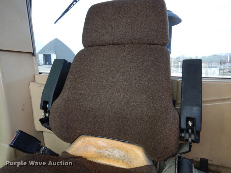 image for item IM9663 2005 Caterpillar 12H  motor grader