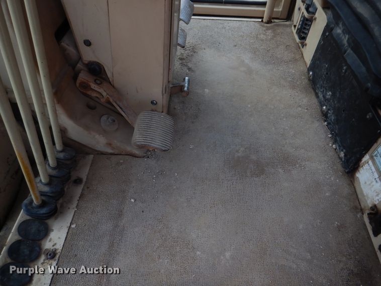 image for item IM9663 2005 Caterpillar 12H  motor grader